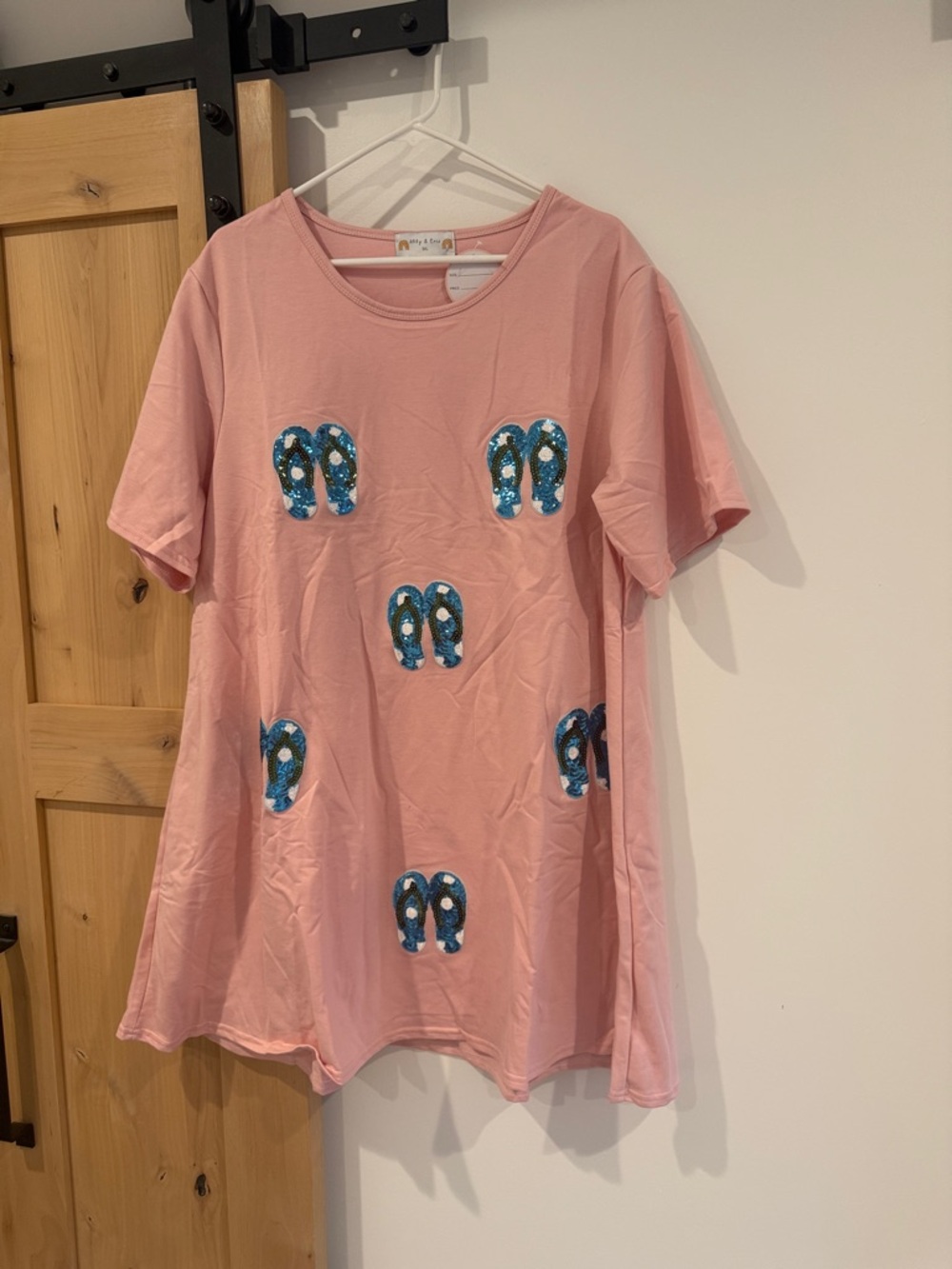Pink Short-Sleeve Tee with Embroidered Flip-Flop Motifs